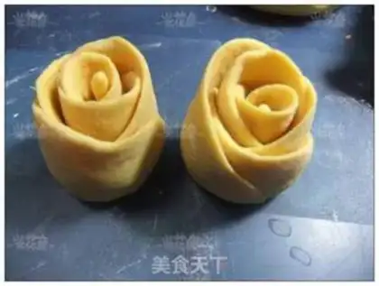 Make Rose buns step 4