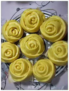Make Rose buns step 6