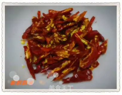Make Imitation of yellow flying spicy peanuts step 1