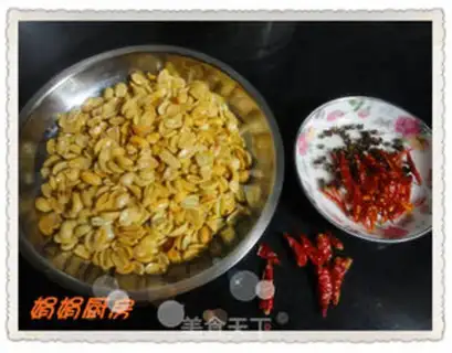 Make Imitation of yellow flying spicy peanuts step 8