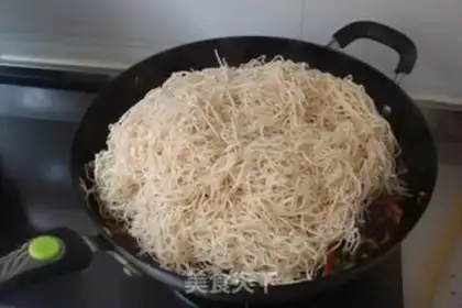 Make Henan halon noodles step 11