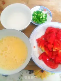 Make Tomato egg noodles step 1
