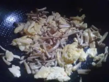 Make Crab mushroom fried eggs step 6