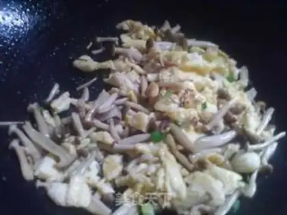 Make Crab mushroom fried eggs step 7