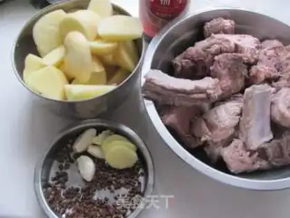 Make Homemade potato stew ribs step 2