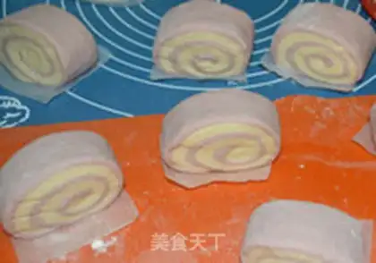 Make Potato-coloured buns step 7