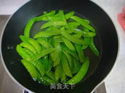 Make Garlic bacon, Dutch beans step 2