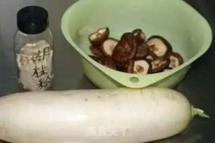 Make radish mushroom bone soup step 0