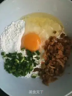 Make Squeeze eggs and onions step 4