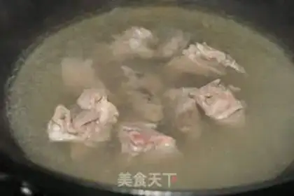 Make radish mushroom bone soup step 3