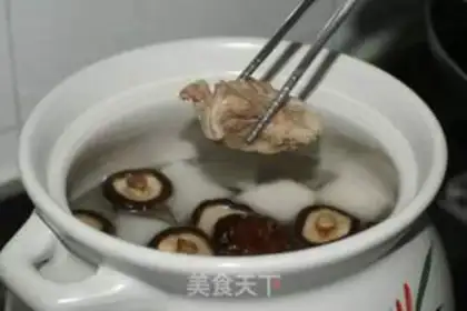 Make radish mushroom bone soup step 4