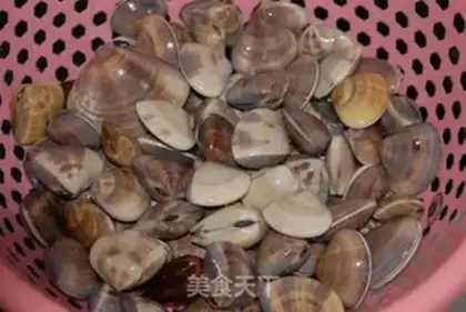 Make The sauce and clams step 1