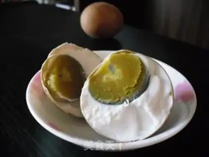 Make Five salted duck eggs step 8