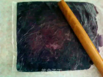 Make caterpillar bread step 1