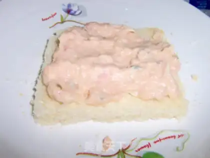 Make Tuna sandwich step 6