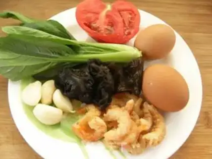 Make Seafood bag of egg noodles step 0