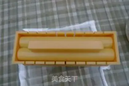 Make Heart sushi step 4