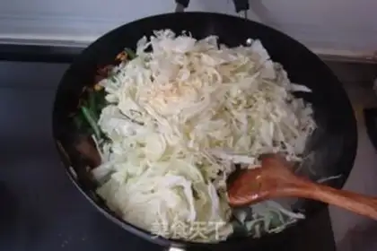 Make Henan halon noodles step 8