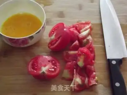 Make Tomato egg noodles step 1