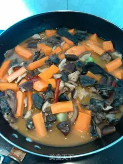 Make A rooster with mushroom carrots step 3