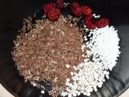 Make Red rice porridge step 0