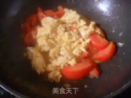 Make Tomato fried eggs step 5
