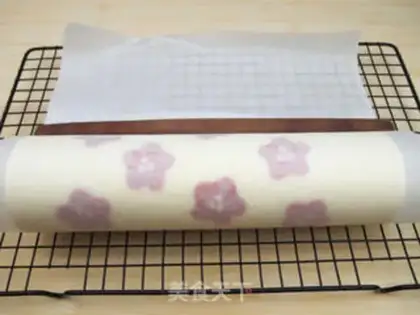 Make Little red-flower twilight roll step 34