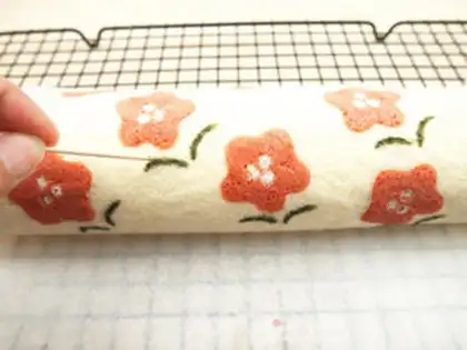 Make Little red-flower twilight roll step 35