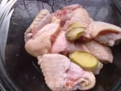 Make Precious chicken wings step 1