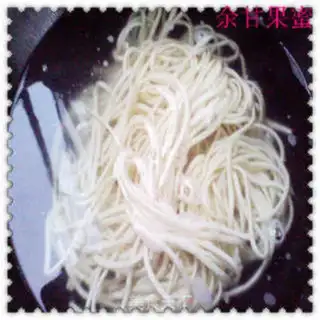 Make Tomato sauce noodles step 1