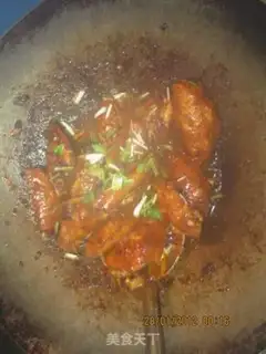 Make Sichuan sauce chicken wings step 3