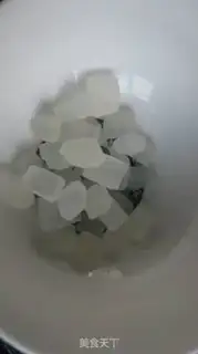 Make Silver-eared lotus step 3
