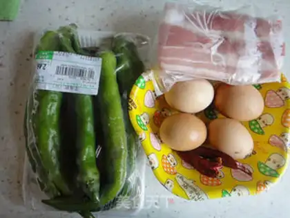 Make Spicy fried eggs step 0