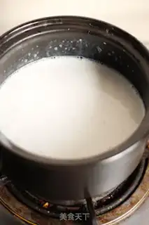 Make Milk and blueberry oatmeal step 2