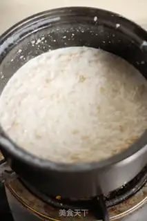 Make Milk and blueberry oatmeal step 3