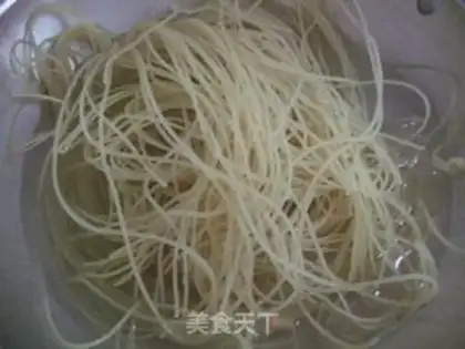 Make Tomato-covered rice wire step 1