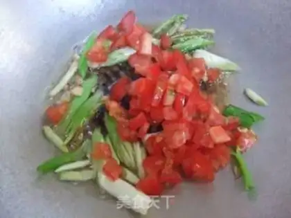 Make Tomato-covered rice wire step 5