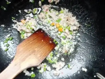 Make Eight-ding fried rice step 6