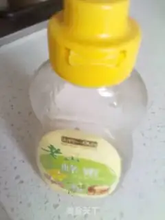 Make Lemon honey tea step 1