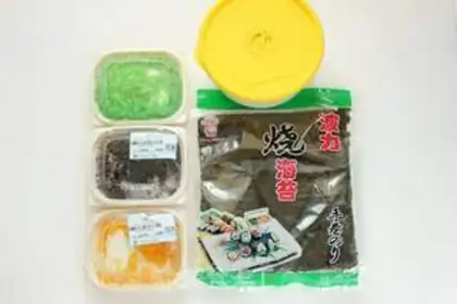 Make Fish warship sushi step 1