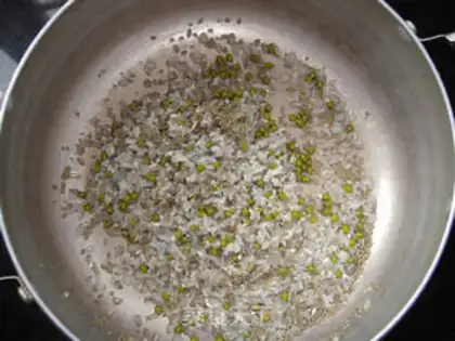 Make Black rice lily green bean congee step 1