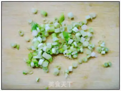 Make Onion egg noodles step 1