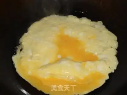 Make Tomato egg and purple soup step 1
