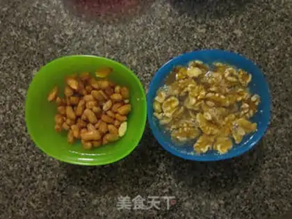 Make A walnut gruel step 1