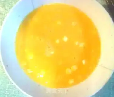 Make Shrimp tomato egg five step 3