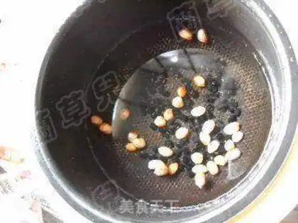 Make Black bean peanut silver ear step 2