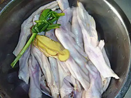 Make Red duck feet step 0