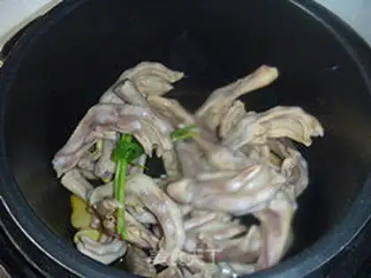 Make Red duck feet step 6