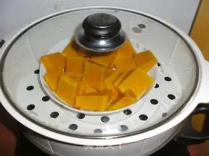 Make Pumpkin flamingo soup step 1