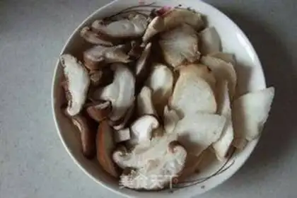 Make Red oil mushrooms step 1
